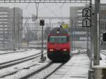 SBB - 460 051-6 mit RE Bern - Biel bei der durchfahrt im Bahnhof Zollikofen am 02.02.2014