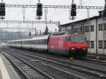 SBB - 460 013-6 mit RE bei der einfahrt im Bahnhof Burgdorf am 02.02.2014