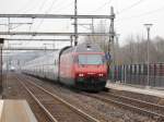 SBB - 460 106-8 mit IR bei der durchfahrt im Bahnhof Münsigen am 15.03.2014