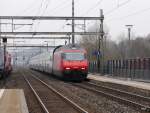 SBB - 460 046-6 mit IR bei der durchfahrt im Bahnhof Münsingen am 15.03.2014