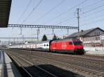 SBB - 460 046-6 mit RE bei der durchfahrt im Bahnhof Rothrist am 30.03.2014