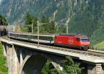 Re 460 111 mit einem IR nach Basel am 27.08.2008 bei Wassen.