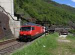 Die Re 460 094 mit einem IR am 11.05.2013 unterwegs bei Lavorgo.