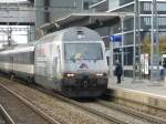 SBB - Werbelok 460 107-6 mit RE bei der durchfahrt in der Haltestelle Bern Wankdorf am 09.11.2014