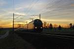 SBB: Re 465 mit IR Biel-Konstanz in der Abenddämmerung bei Niederbipp am 22.