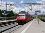 SBB - 460 012-8 mit IR bei er einfahrt in den Bahnhof Nyon am 06.05.2015