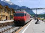 SBB - 460 062-3 mit IR nach Genf im Bahnhof von Bex am 31.05.2015