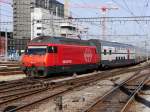 SBB - 460 117-5 mit IC bei der einfahrt in den HB Zürich am 26.07.2015