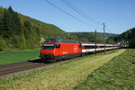 Re 460 012-8 zieht am 05.05.2016 den IR 2276 von St.