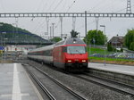 SBB - 460 036-7 mit RE bei der einfahrt im Bahnhof Aigle am 19.06.2016