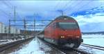 Die SBB Re 460 095-3 durchfuhr am 15.1.17 um 13.03 Uhr den Bahnhof Bassersdorf, im Kanton Zürich.