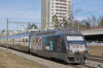 Re 460 105-0, mit der VSLF Werbung fährt Richtung Bahnhof SBB.