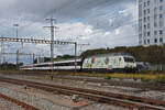 Re 460 041-7 mit der COOPP Werbung, durchfährt den Bahnhof Pratteln.