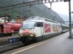 Re 460 021 mit einem InterRegio bei der Einfahrt in Erstfeld! (16.08.2007)