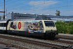 Jubi Lok Re 460 019-3  175 Jahre Schweizer Eisenbahnen  durchfährt den Bahnhof Rupperswil.