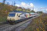 Re 460 019-3 ist mit einem speziellen Leermaterialzug von Zürich nach Basel unterwegs, um von dort aus als Sonderzug weiter nach Bure-Casernes zu fahren.