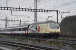 Re 460 019-3  175 Jahre Schweizer Eisenbahnen  durchfährt am 05.01.2024 den Bahnhof Pratteln.