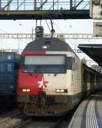 SBB - 460 090-4 im Bahnhof von Spiez am 20.09.2007 morgens um 08.11 Uhr