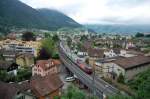 Re 460 094 mit einem Eurocity nach Italien bei der Durchfahrt durch Brunnen.