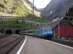 Gotthard 2008 - Am frhen Abend des 23.05.08 durchfhrt Re 460 071-4  Mittelland  mit EC Cisalpino 174 Mailand - Schaffhausen den bahnhof von Gschenen.