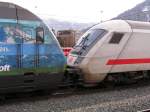 SBB Lok der BR460  Microsoft  mit DB Steuerwagen am 29.12.04 in Chur.Der ganze Zug besteht aus DB Wagen im ICE Look.