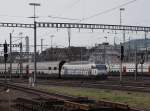 Die Re 460 101 (HOPP SCHWIIZ) am 01.07.2009 bei der Einfahrt in den Zricher Hbf.