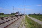 IR 2136 mit Re 460 107-6  Glrnisch  (Schweizer Fernsehen) in Tgerwilen, kurz vor Durchfahrt des Bahnhofs Tgerwilen - Dorf.