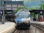 SBB - Werbelok 460 020-1 vor IR im Bahnhof Olten am 08.05.2010