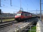 Die Re 460 099 ''Bodensee/Blick'' verliess am 9.10.05 Zrich HB mit, einem wegen einer Weichenstrung in Wanzwil, einem IC nach Romanshorn.