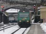 SBB - Werbelok 460 087-0 vor IR bei der einfahrt in den Bahnhof Montreux am 03.12.2010