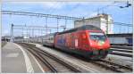 IC 828 nach Brig verlsst mit der Re 460 087-0 den Bahnhof Romanshorn.