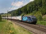 Dir Re 460 051 mit einem IC 2000 am 28.06.2011 unterwegs bei Tecknau.