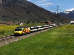 Die Re 460 053 mit einem IR am 26.04.2012 unterwegs bei Bilten.