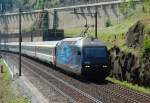 Re 460 051  Operating Center  mit einem IR von Locarno nach Zrich am 29.08.2008 unterwegs bei Wassen.