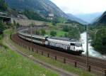 Re 460 101 mit einem EC am 26.08.2008 unterwegs bei Wassen.