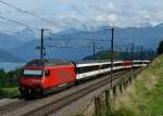 Re 460 102 mit einem IC am 01.09.2011 bei Einigen.