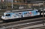 Re 460 014-4 mit der Vollwerbung für Air 14 in Payern fährt aus dem Bahnhof SBB in Basel.