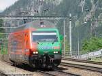 SBB Re 460 062-3 (Werbelok Reka-Rail) am 07.06.2003 bei Gschenen