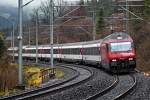 Re 460 102-7  Historic mit einem Ic von Zürich HB nach Locarno.Bild Arth-Goldau 2.12.2014  