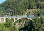 Re 460 051 mit einem IR nach Locarno am 29.08.2008 auf der mittleren Meienreussbrücke bei Wassen.