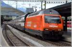 IC572 mit Easy Jet 460 063-1 vor Abfahrt in Chur.