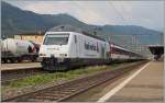 Die noch  mückenlose  neue Werbelok 460 035-9 in Giubiasco mit dem IR 2414 von Lugano nach Zürich HB.