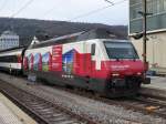 SBB - Werbelok 460 048-2 vor IR Biel - Konstanz im Bahnhof Biel am 24.10.2015