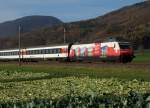 SBB: Die Re 460 048-2 in der Morgensonne bei Oensingen am 16.