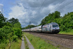 Re 460 107 mit einem IC nach Romanshorn am 18.06.2016 bei Mellingen.