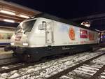 Kambly Werbelok Re 465 004 am 22.1.16 Solo im Bhf Bern.