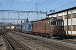 Fotogene BLS Doppeltraktion mit der Re 425 180 sowie einer nicht erkennbaren Re 465 anlässlich der Bahnhofsdurchfahrt Burgdorf vom 19.