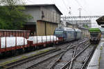 Nicht alltäglicher Güterzug in Gerlafingen mit den beiden noch blauen Re 465 012-3 und Re 465 003-3 von BLS CARGO am frühen Morgen des 10.