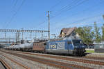 Doppeltraktion, mit den BLS Loks 465 014-9 und 425 178, durchfährt den Bahnhof Rupperswil.