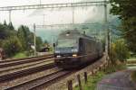 Zwei Re 465 verlassen im Oktober 2006 den Bahnhof Kandersteg.